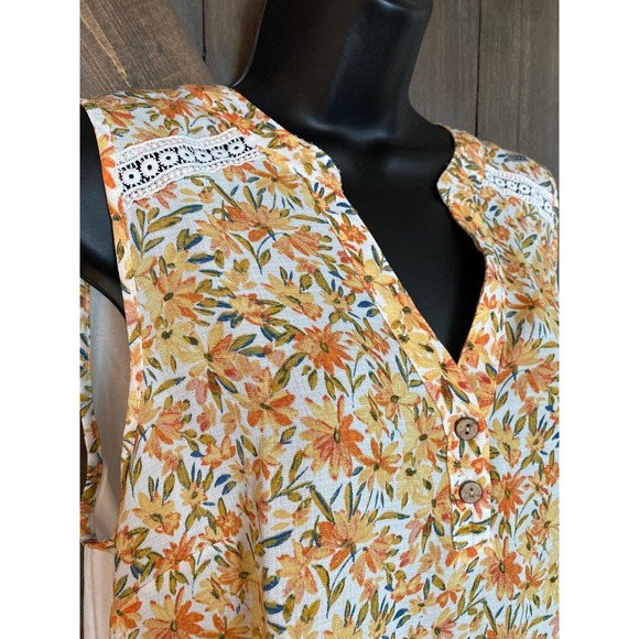 Sleeveless Floral Blouse - Picture 2 of 6